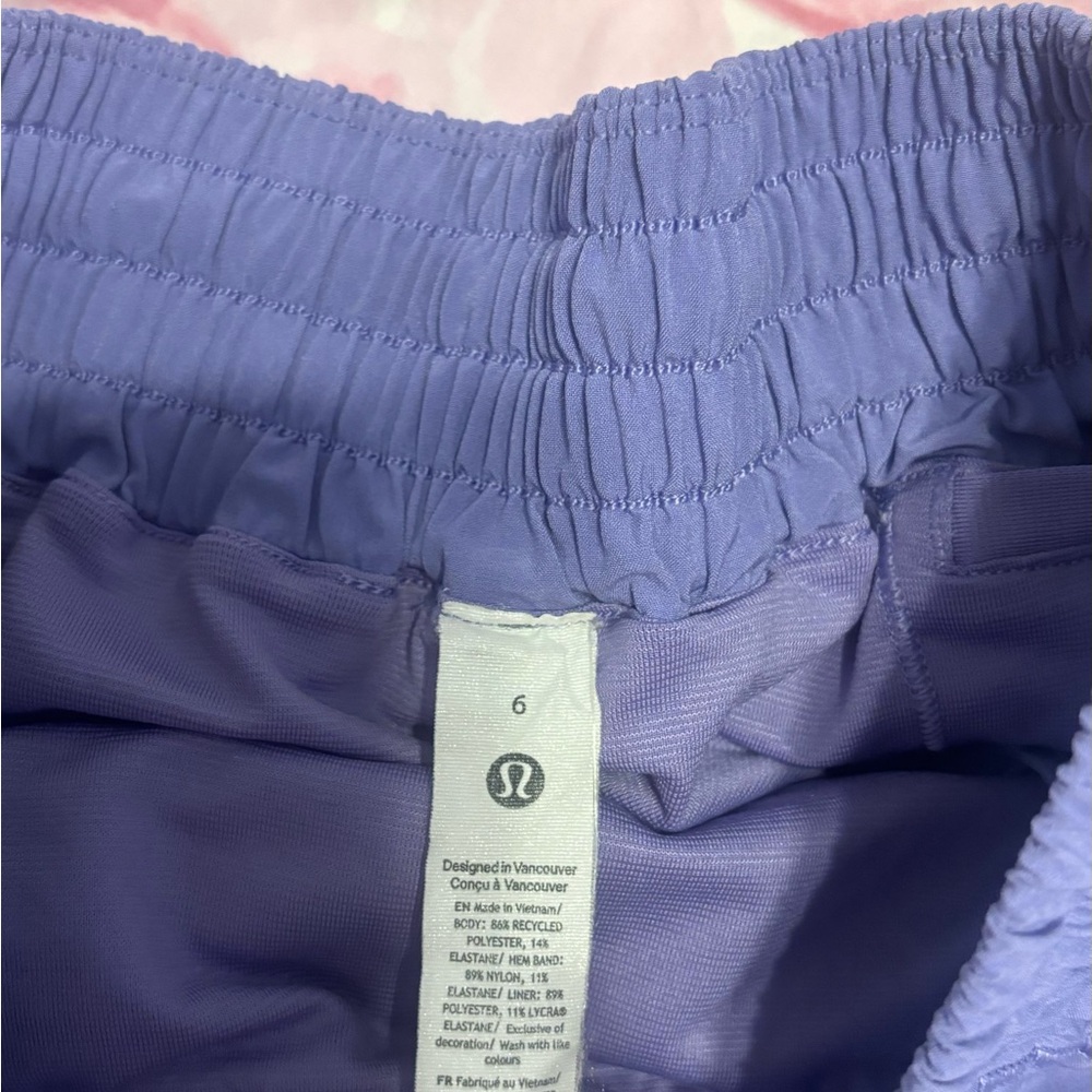 Lululemon Hotty Hot High Rise 2.5 Inch Shorts - Picture 3 of 3